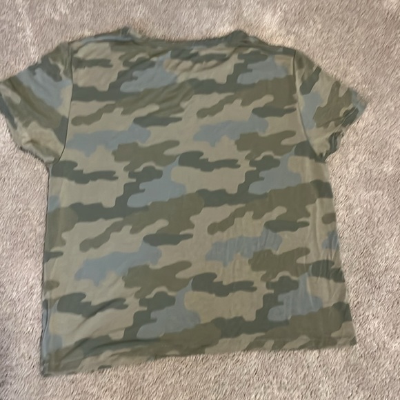 American Eagle Soft and Sexy Tee Size Medium - Picture 3 of 3